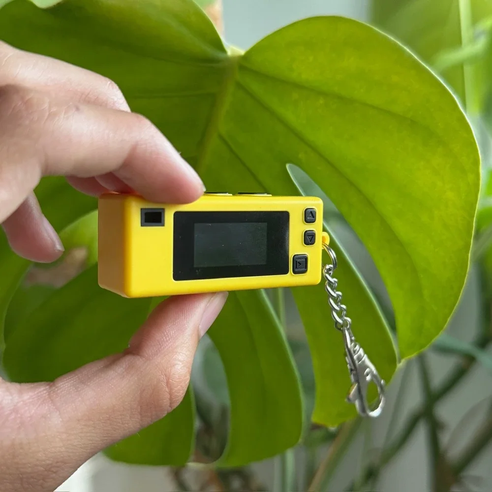 Thumb Camera Keychain Unisex OS Yellow Good Retro 1984 Rainbow Brand New